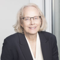 Suzanne McCray headshot
